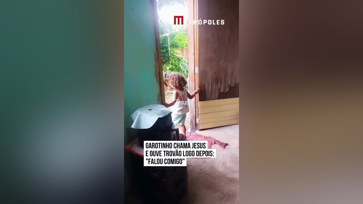 Menino chama por Jesus na porta de casa e se alegra ao ouvir som de trovão logo em seguida