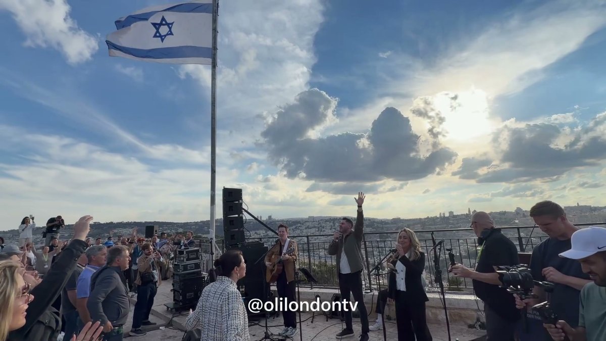 Mil pastores cristãos se reúnem no Monte das Oliveiras em Jerusalém para adorar Jesus e louvar a Deus