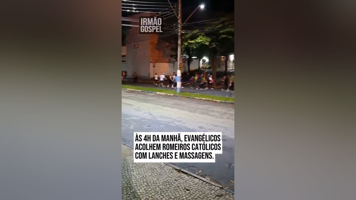 Evangélicos se reúnem na madrugada para acolher romeiros católicos com lanches e apoio