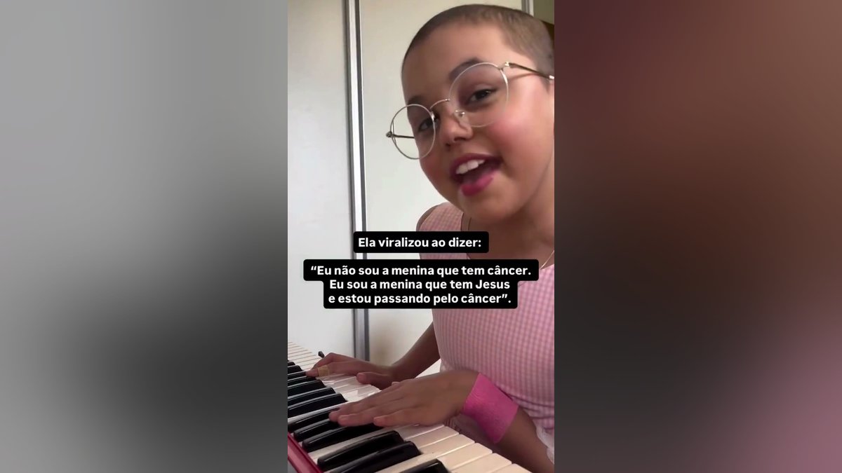 Menina que enfrenta câncer emociona ao tocar teclado e declarar que tem Jesus